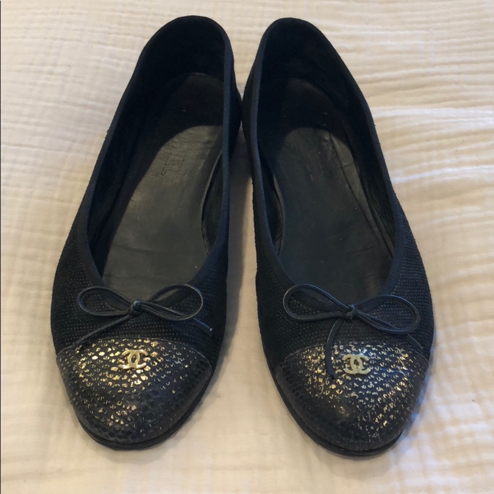 CHANEL 41.5 vintage cap toe ballet flats black/gold resoled